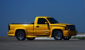 Превью обои chevrolet silverado, chevrolet, автомобиль, желтый, пикап