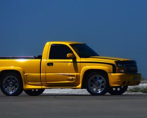 Превью обои chevrolet silverado, chevrolet, автомобиль, желтый, пикап