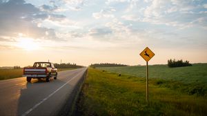 Превью обои chevrolet silverado, chevrolet, автомобиль, красный, дорога