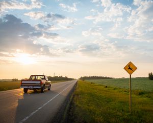 Превью обои chevrolet silverado, chevrolet, автомобиль, красный, дорога