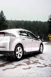 Превью обои chevrolet volt, chevrolet, снегопад, вид сбоку, снег