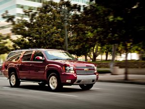 Превью обои chevy, suburban, 2013, half ton, exterior