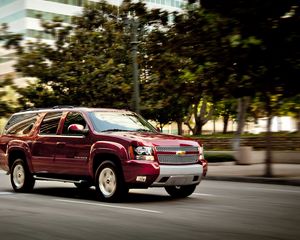 Превью обои chevy, suburban, 2013, half ton, exterior