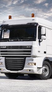 Превью обои daf, xf105, грузовик, авто, вид сбоку, трейлер, экскаватор