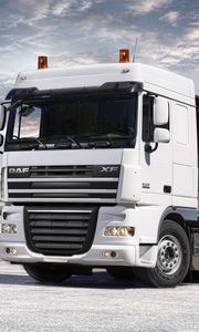 Превью обои daf, xf105, грузовик, авто, вид сбоку, трейлер, экскаватор