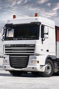 Превью обои daf, xf105, грузовик, авто, вид сбоку, трейлер, экскаватор