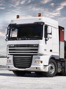 Превью обои daf, xf105, грузовик, авто, вид сбоку, трейлер, экскаватор