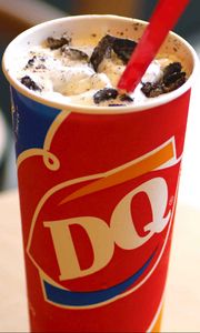 Превью обои dairy queen, напиток, молочный, стакан