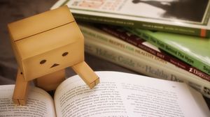 Превью обои danbo, картонный робот, книга, чтение