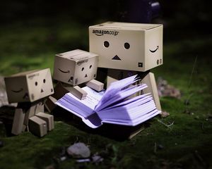 Превью обои danbo, картонный робот, маленькие, книга, чтение