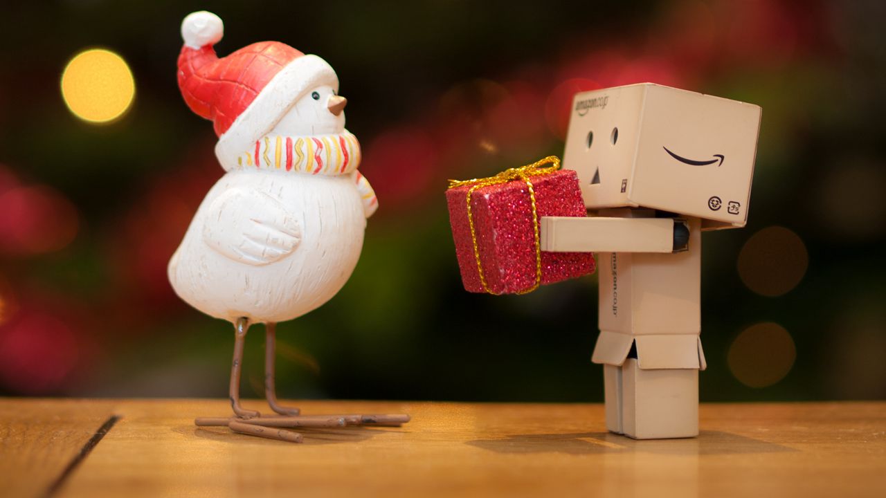 Обои данбо, картонный робот, цыпленок, подарок, рождество