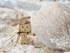 Превью обои danboard, картонный робот, песок, камень