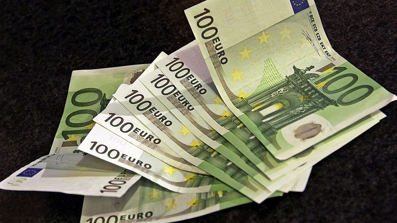 Обои деньги, евро, зеленый, черный