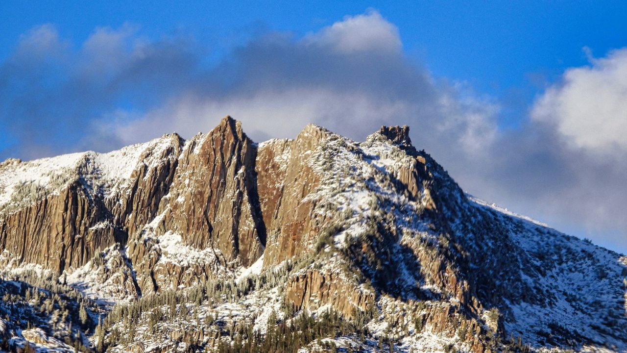 Обои деревья, горы, снег, облака, небо, природа