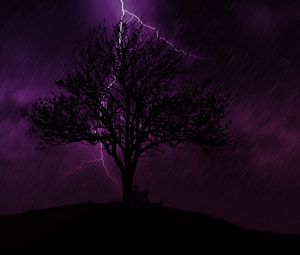Превью обои дерево, силуэт, молния, ночь, дождь, одиночество