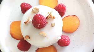 Превью обои десерт, ягоды, миндаль, фрукты, сладкий