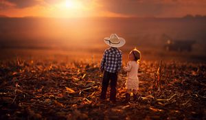 Превью обои дети, закат, трава, небо