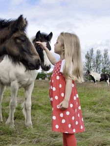 Превью обои девочка, ребенок, пони, прогулка, трава