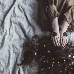 Превью обои девушка, арт, звезды, волосы