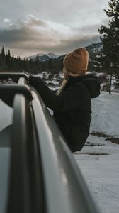 Превью обои девушка, машина, вид, горы, пейзаж