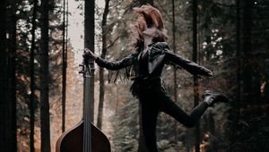 Превью обои девушка, музыкальный инструмент, лес