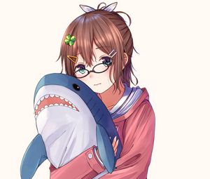 Превью обои девушка, очки, акула, игрушка, аниме