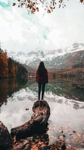 Превью обои девушка, одиночество, озеро, горы, природа