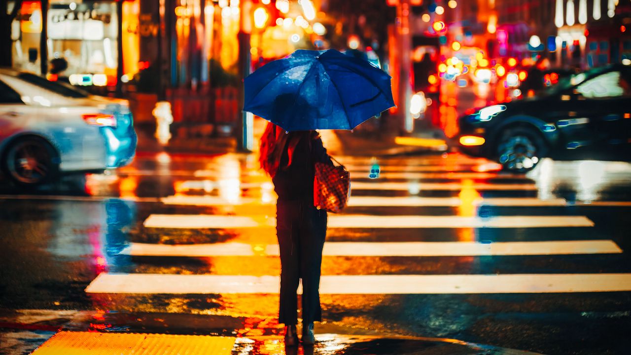 Обои девушка, силуэт, зонт, улица, ночь