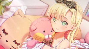 Превью обои девушка, улыбка, игрушка, аниме