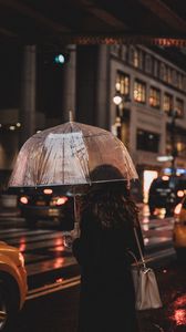 Превью обои девушка, зонтик, дождь, улица, ночь