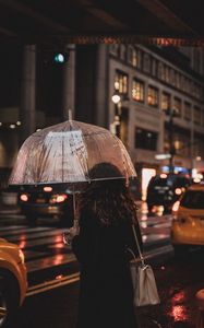 Превью обои девушка, зонтик, дождь, улица, ночь