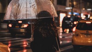 Превью обои девушка, зонтик, дождь, улица, ночь