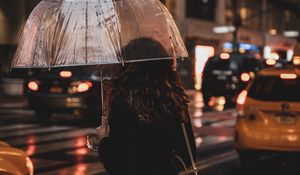 Превью обои девушка, зонтик, дождь, улица, ночь