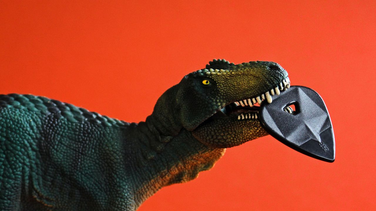 Обои динозавр, игрушка, медиатор