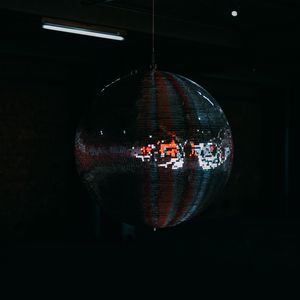 Превью обои диско шар, шар, блики, темнота, темный