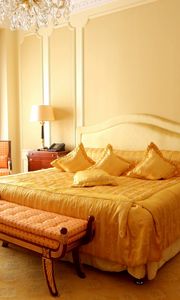 Превью обои диван, дизайн, желтое, занавеска, интерьер, квартира, комната, кресло, кровать, лампа, подушки, спальная, стиль
