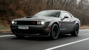 Превью обои dodge challenger, dodge, автомобиль, маслкар, серый, дорога