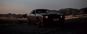 Превью обои dodge challenger, dodge, автомобиль, черный, темный, сумерки