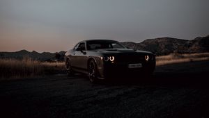 Превью обои dodge challenger, dodge, автомобиль, черный, темный, сумерки