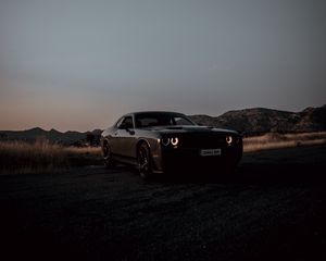 Превью обои dodge challenger, dodge, автомобиль, черный, темный, сумерки