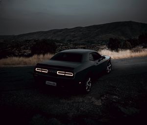 Превью обои dodge challenger, dodge, автомобиль, черный, фонари, ночь