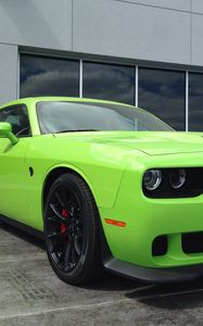 Превью обои dodge challenger, dodge, автомобиль, зеленый, вид спереди, колесо