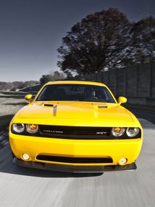 Превью обои dodge challenger, srt8 392, авто, стиль, желтый, скорость