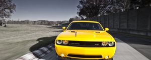 Превью обои dodge challenger, srt8 392, авто, стиль, желтый, скорость