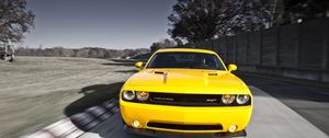 Превью обои dodge challenger, srt8 392, авто, стиль, желтый, скорость