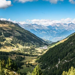 Превью обои долина, деревья, горы, пейзаж