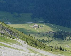 Превью обои долина, деревья, трава, горы, склоны, пейзаж