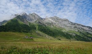 Превью обои долина, дом, горы, трава, пейзаж