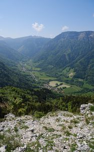 Превью обои долина, горы, дома, пейзаж, деревья