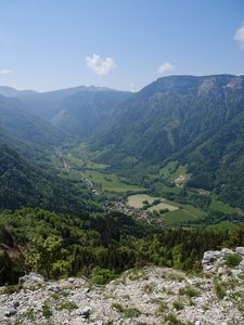 Превью обои долина, горы, дома, пейзаж, деревья